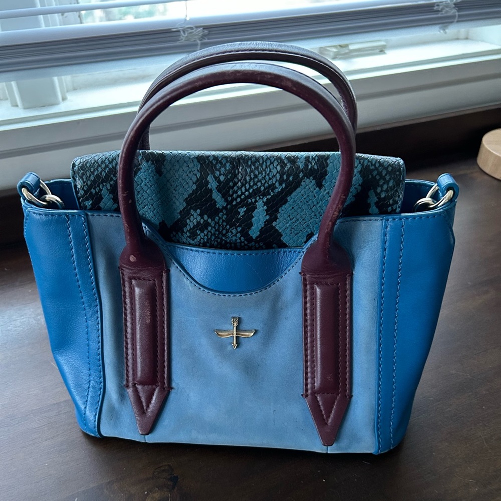 Designer wHandbag Pour La Victoire Leather Crossbody Bag